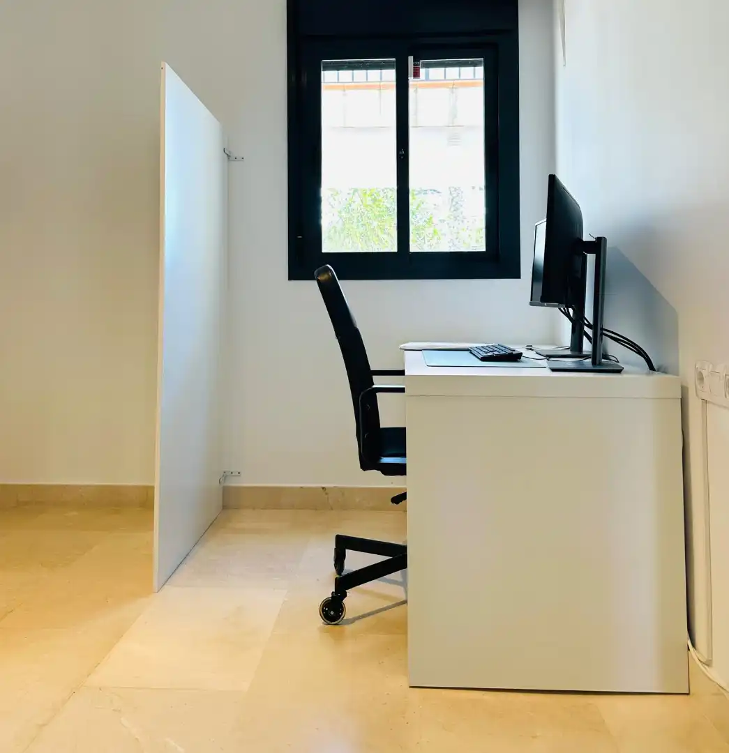 Wohnung zum Verkauf in Estepona mit Terrasse, Abstellraum und Ofen
