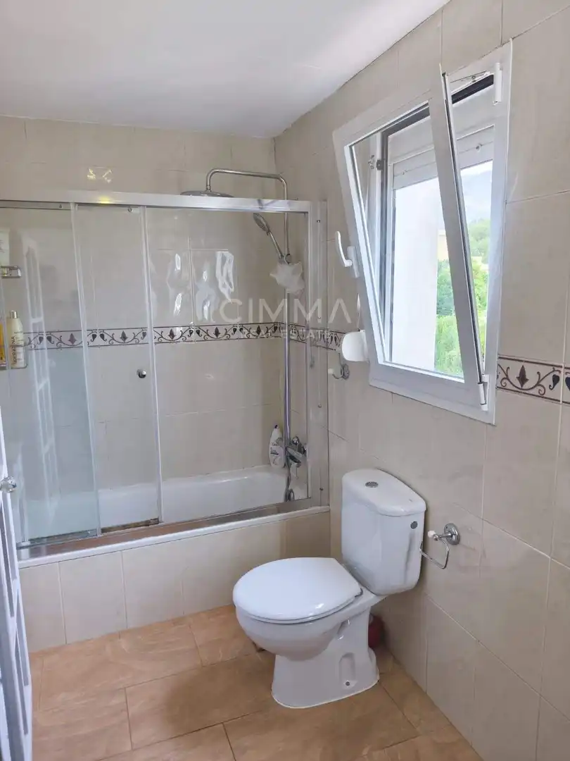 Bathroom of Houses for sale in L'Alfàs del Pi  with Heating, Private garden and Terrace