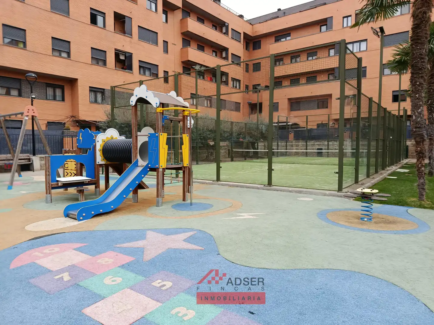 Jardín de Piso en venta en Lardero con Calefacción, Jardín privado y Parquet