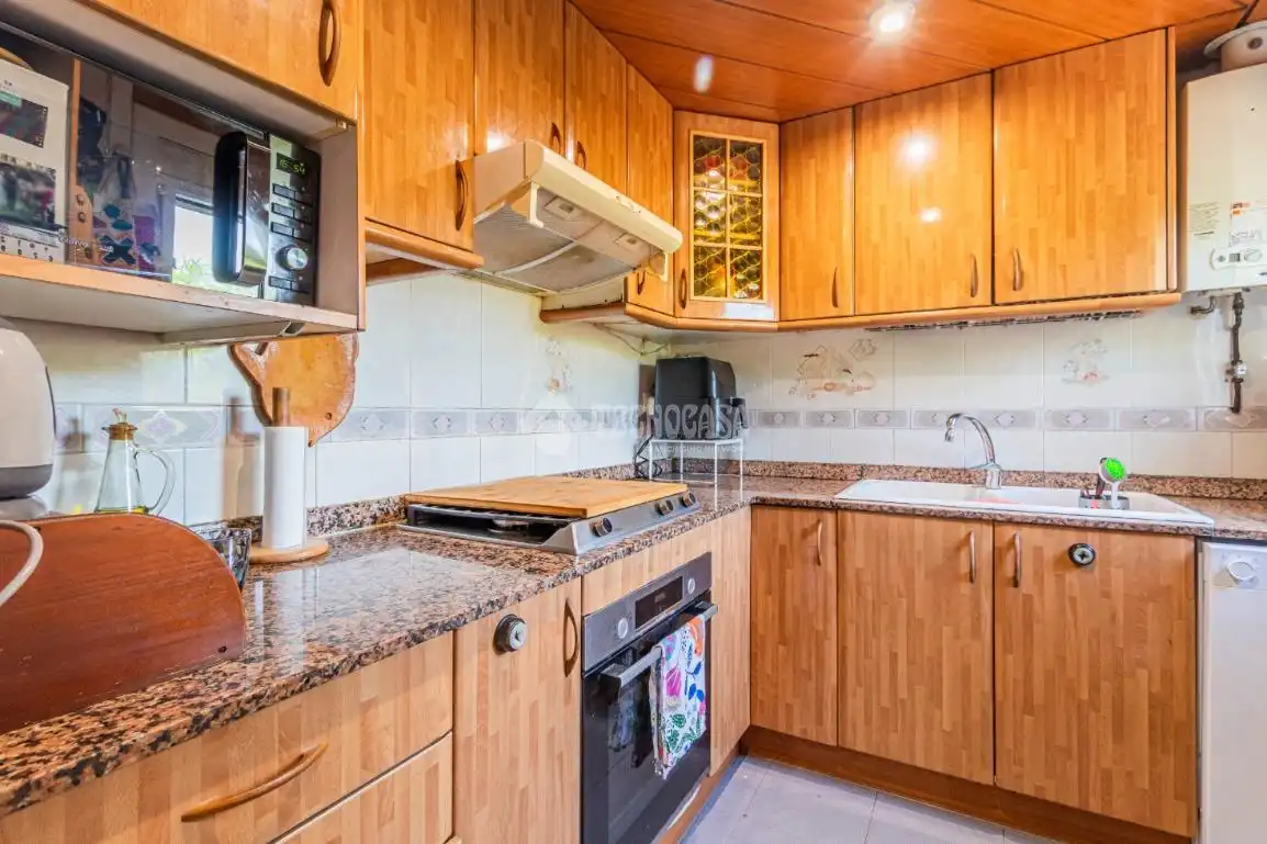 Cuina de Casa o xalet en venda en Sant Cugat del Vallès amb Aire condicionat, Calefacció i Terrassa