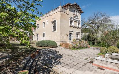 Exterior view of Country house for sale in Terrassa  with Terrace and Swimming Pool