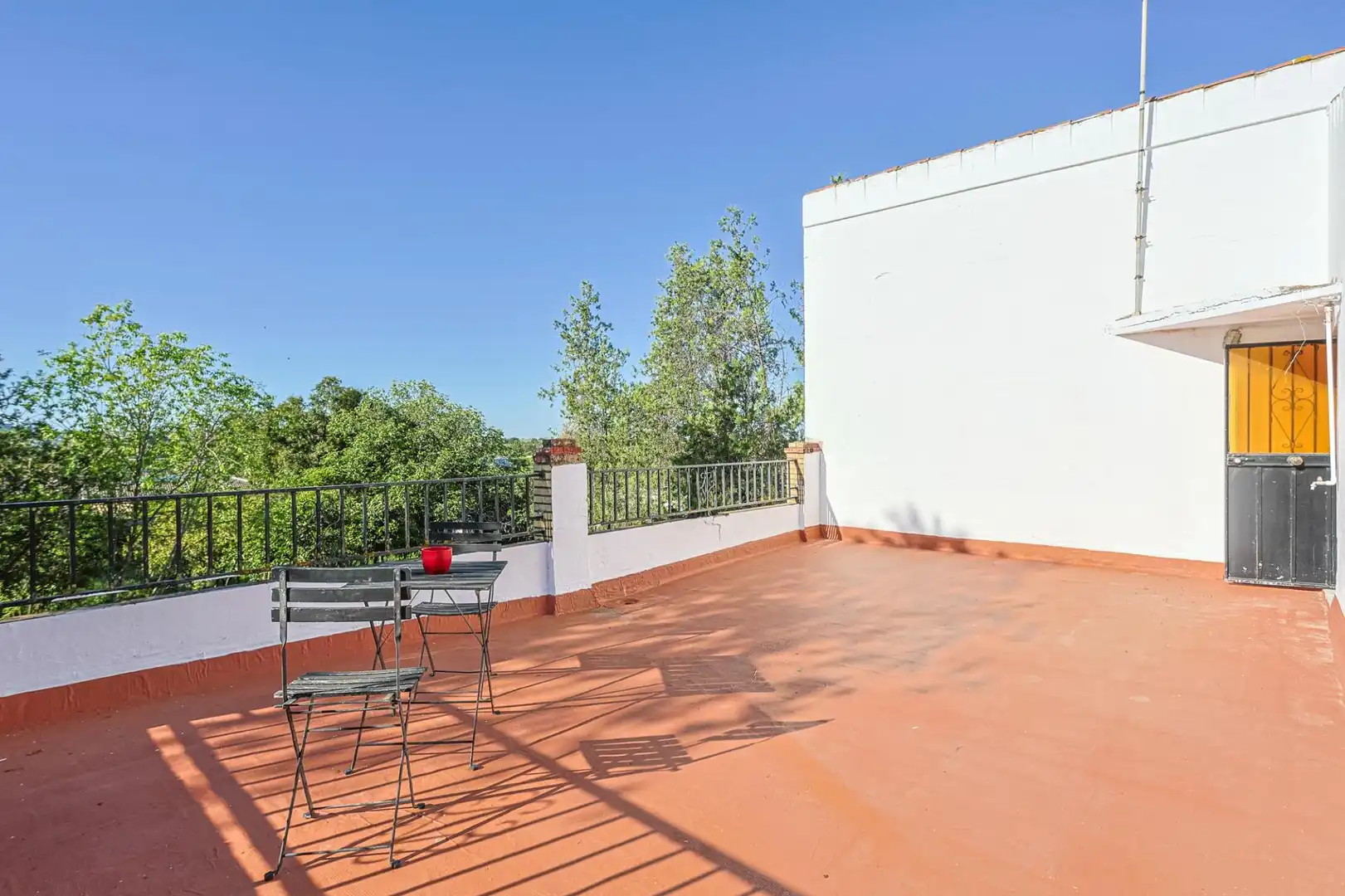 Terrassa de Casa o xalet en venda en Sanlúcar la Mayor amb Aire condicionat i Piscina