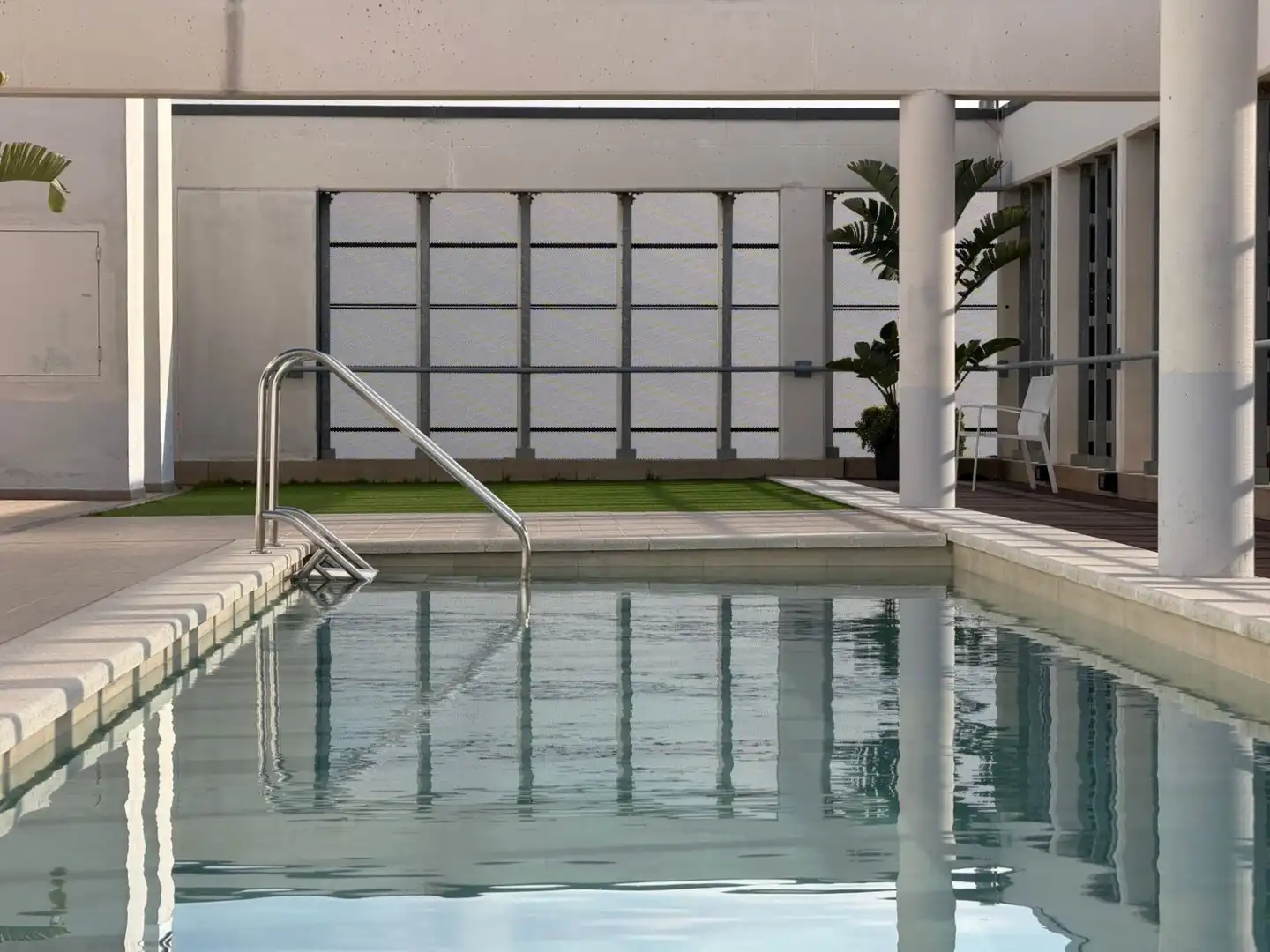 Swimming pool of Flat for sale in Barcelona  with Air Conditioner, Heating and Terrace
