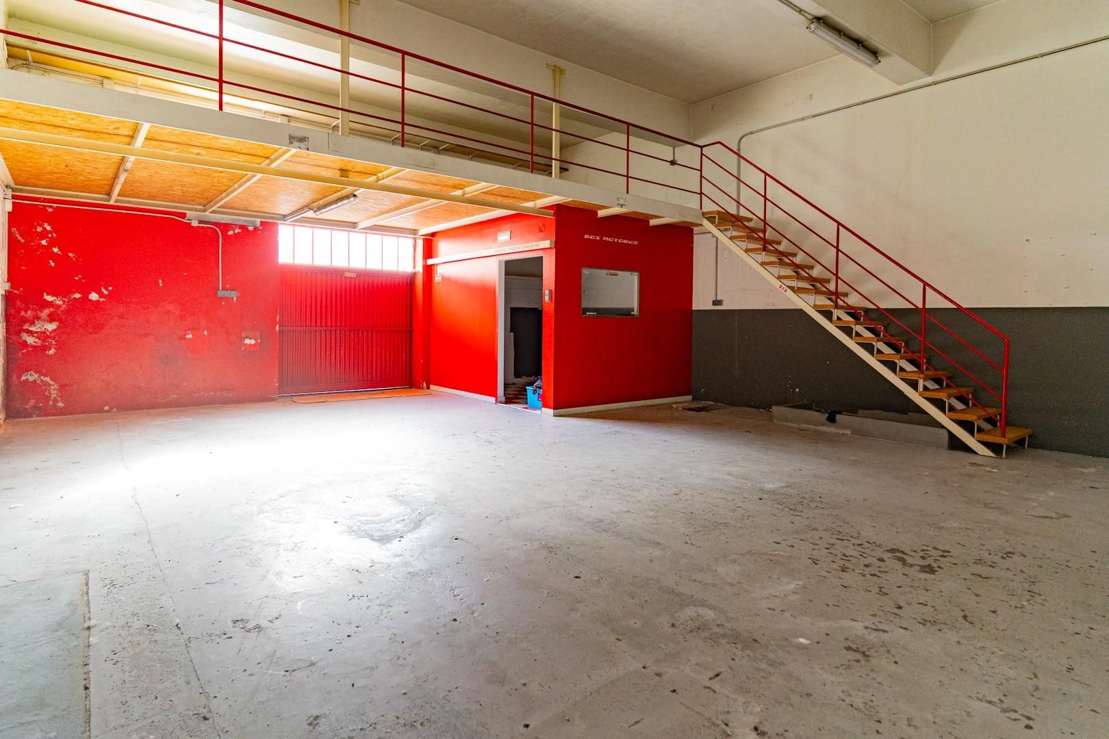 Industrial buildings to rent in Carballo