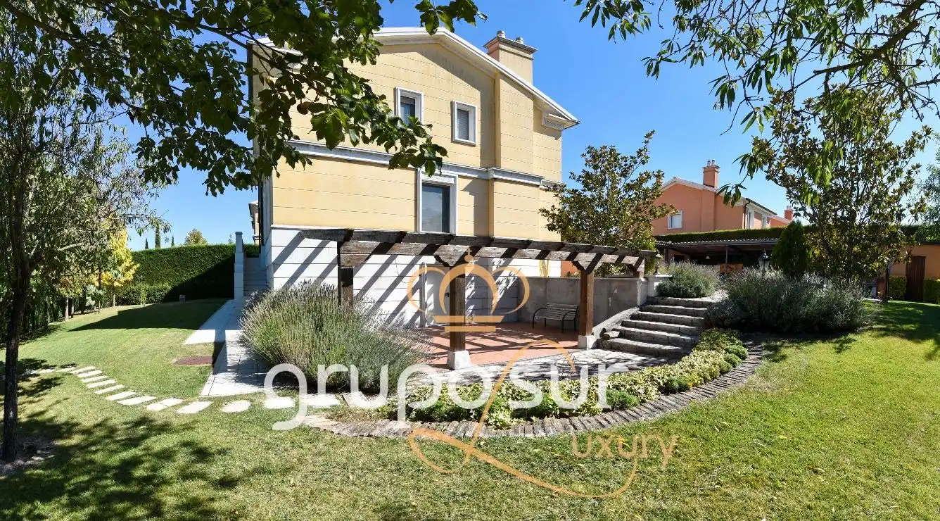 Casa o xalet en venda a Calle de la Fuente del Berrocal, 1, El Berrocal
