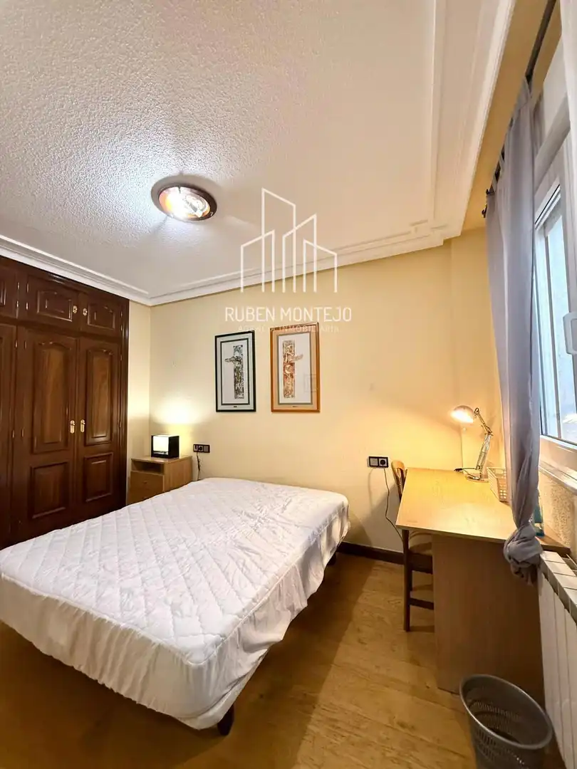 Schlafzimmer von Wohnung zur Miete in Salamanca mit Heizung, Parkett und Terrasse