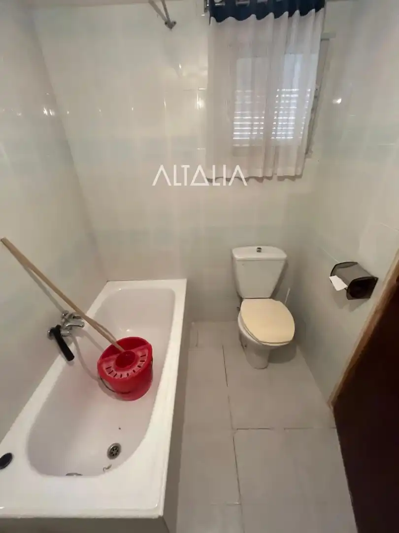 Bathroom of Houses for sale in Torrubia del Castillo