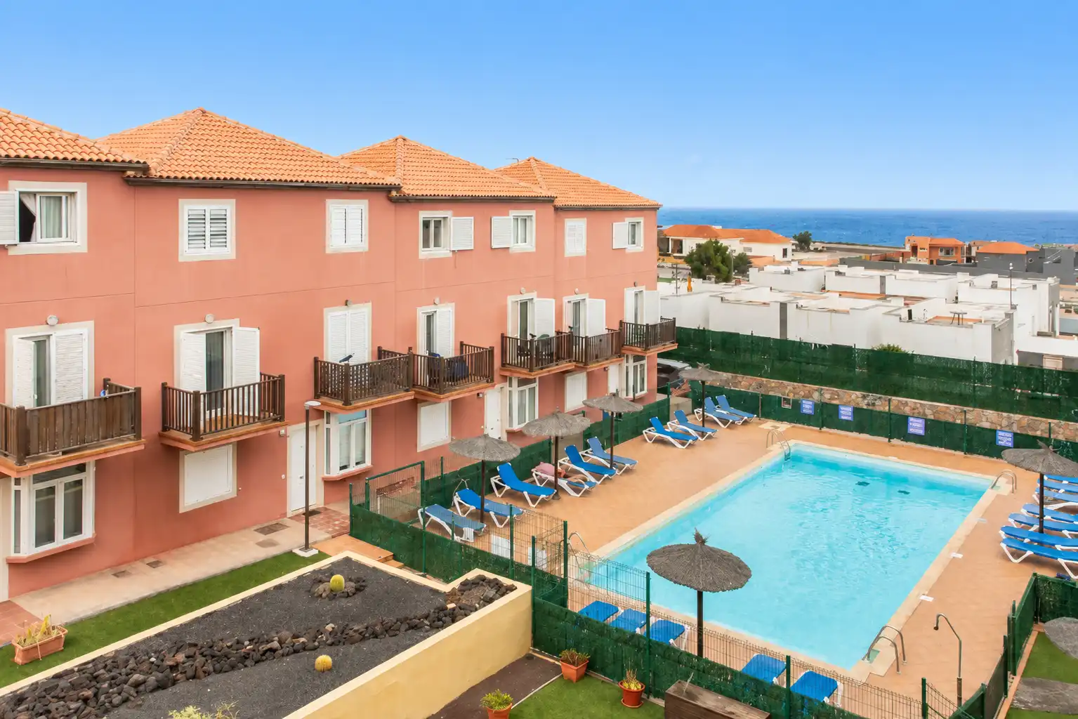 Vista exterior de Dúplex en venda en Antigua amb Terrassa i Piscina comunitària