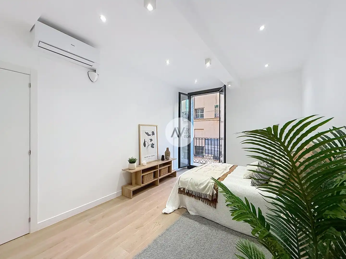 Bedroom of Apartments for sale in Barcelona  with Air Conditioner, Heating and Parquet flooring