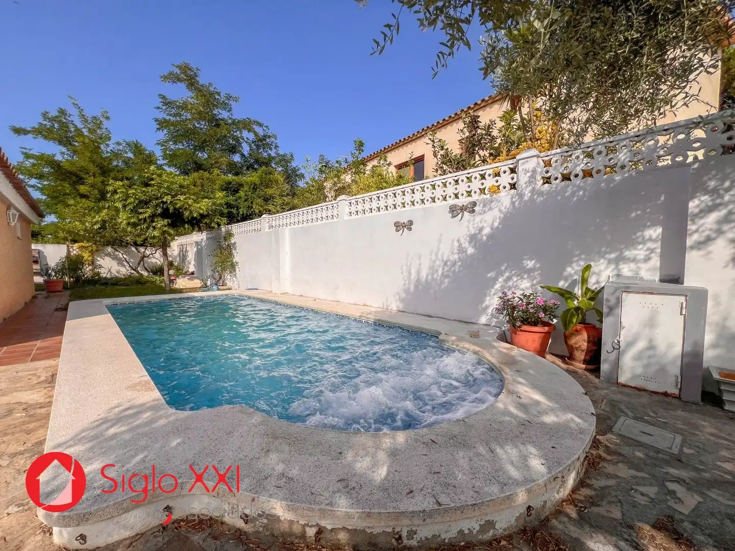 Schwimmbecken von Einfamilien-Reihenhaus zum Verkauf in Castellón de la Plana / Castelló de la Plana mit Klimaanlage, Heizung und Terrasse