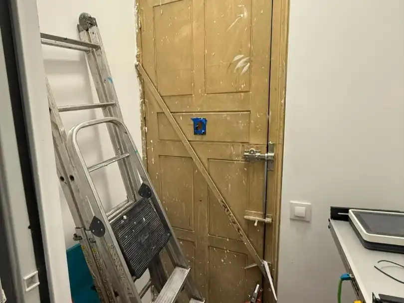 Habitación de Local de alquiler en Madrid con Aire acondicionado y Alarma