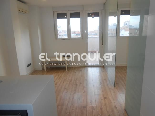 Dormitori de Àtic de lloguer en  Madrid Capital amb Aire condicionat i Terrassa