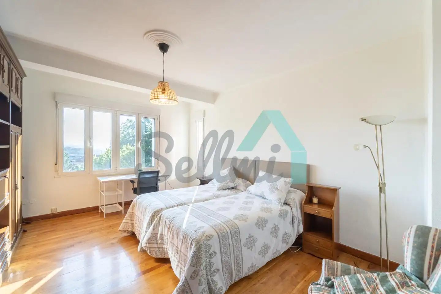 Schlafzimmer von Wohnung zur untervermieten in Oviedo  mit Heizung, Parkett und Möbliert