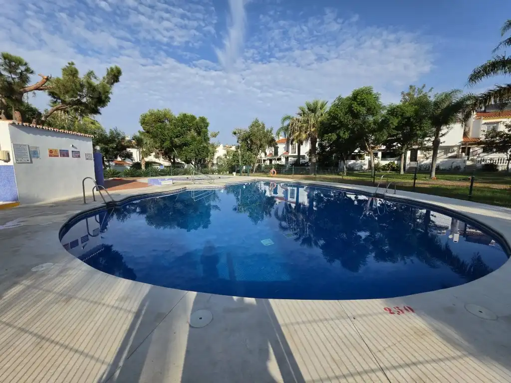 Adosado con piscina en venta en Caleta de Vélez, imagen 3