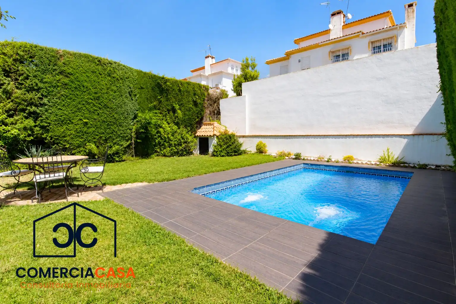 Semi-detached house with pool for sale in Peligros