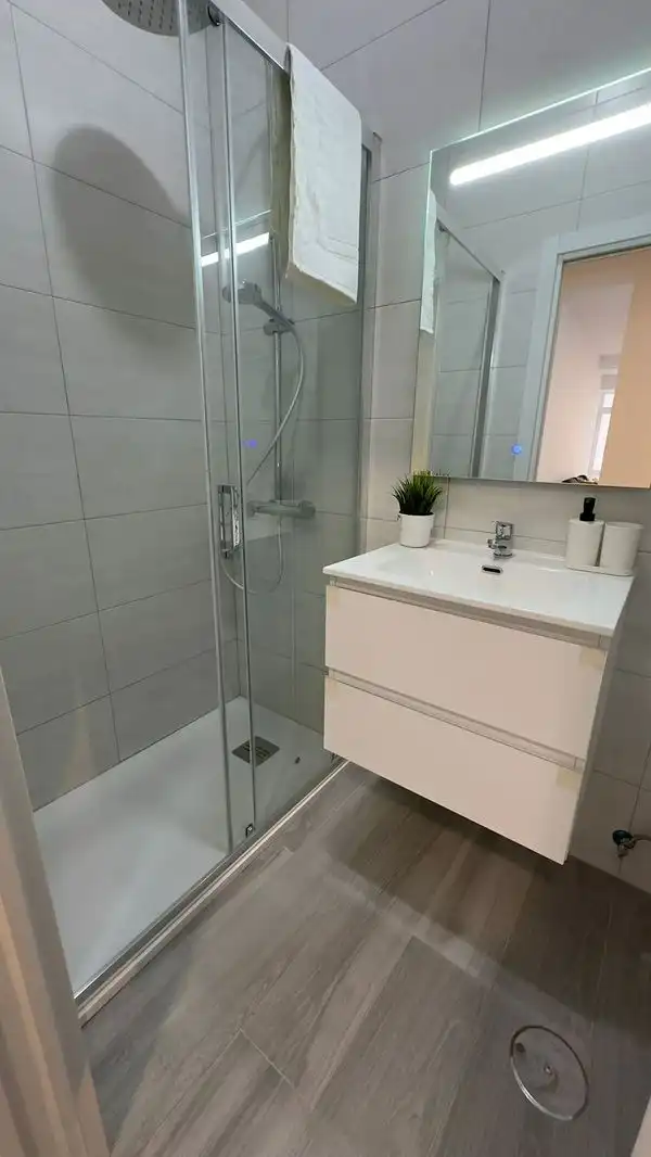 Bany de Apartament en venda en Madrid amb Aire condicionat, Calefacció i Moblat