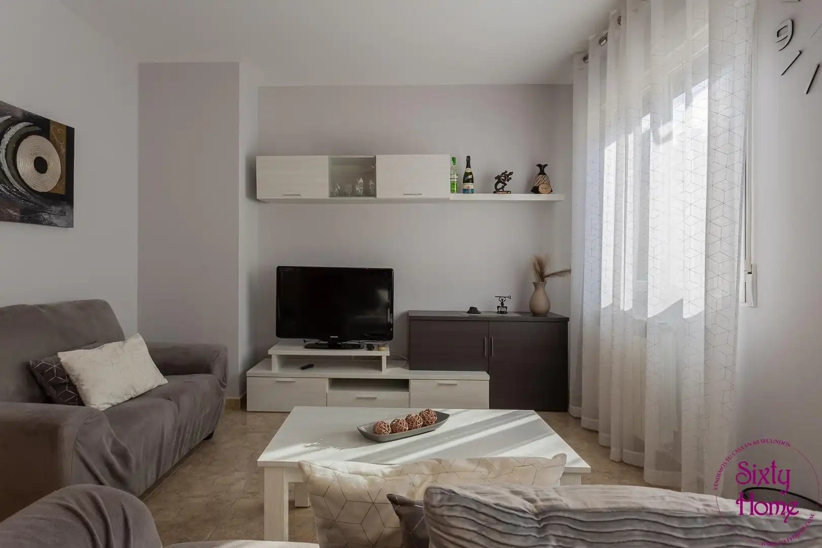 Sala d'estar de Casa adosada en venda en Biota amb Parquet, Terrassa i Moblat