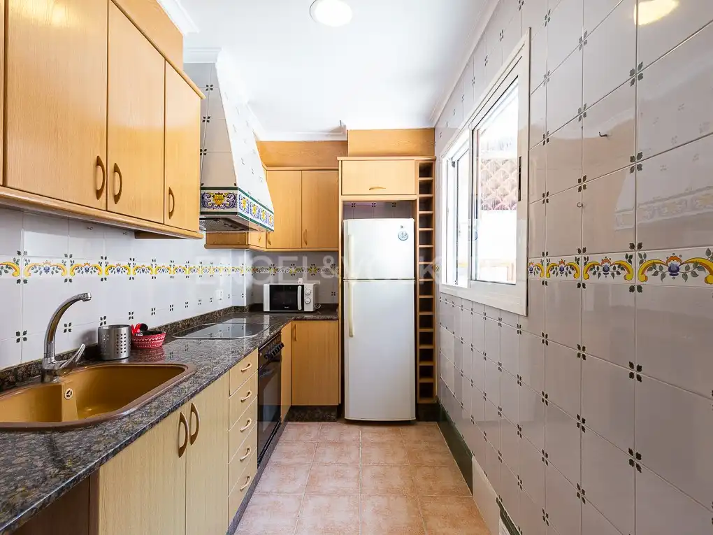 Küche von Wohnung zur Miete in Valencia mit Klimaanlage, Heizung und Parkett