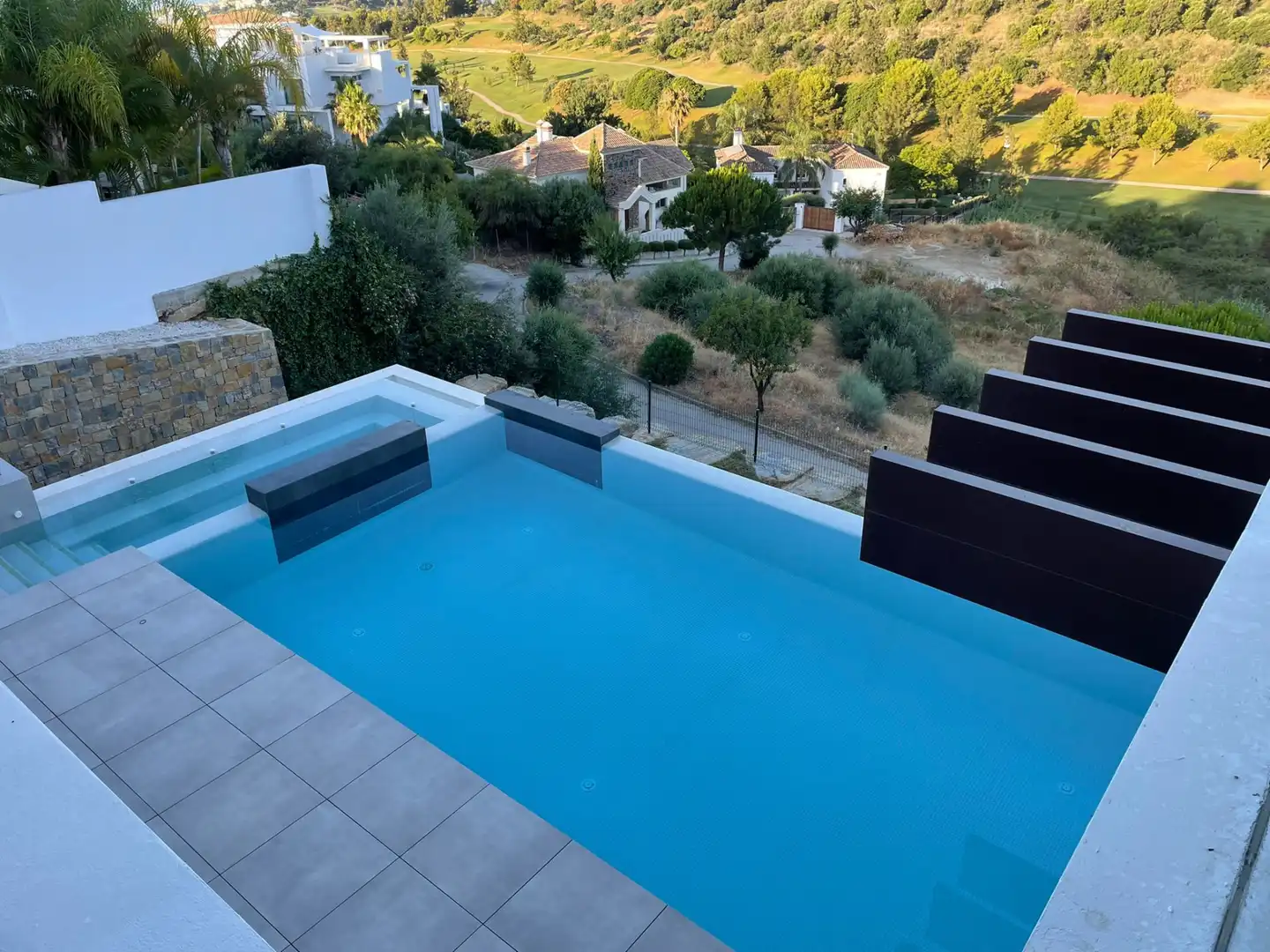 Piscina de Casa o chalet de alquiler en Benahavís con Aire acondicionado, Calefacción y Jardín privado