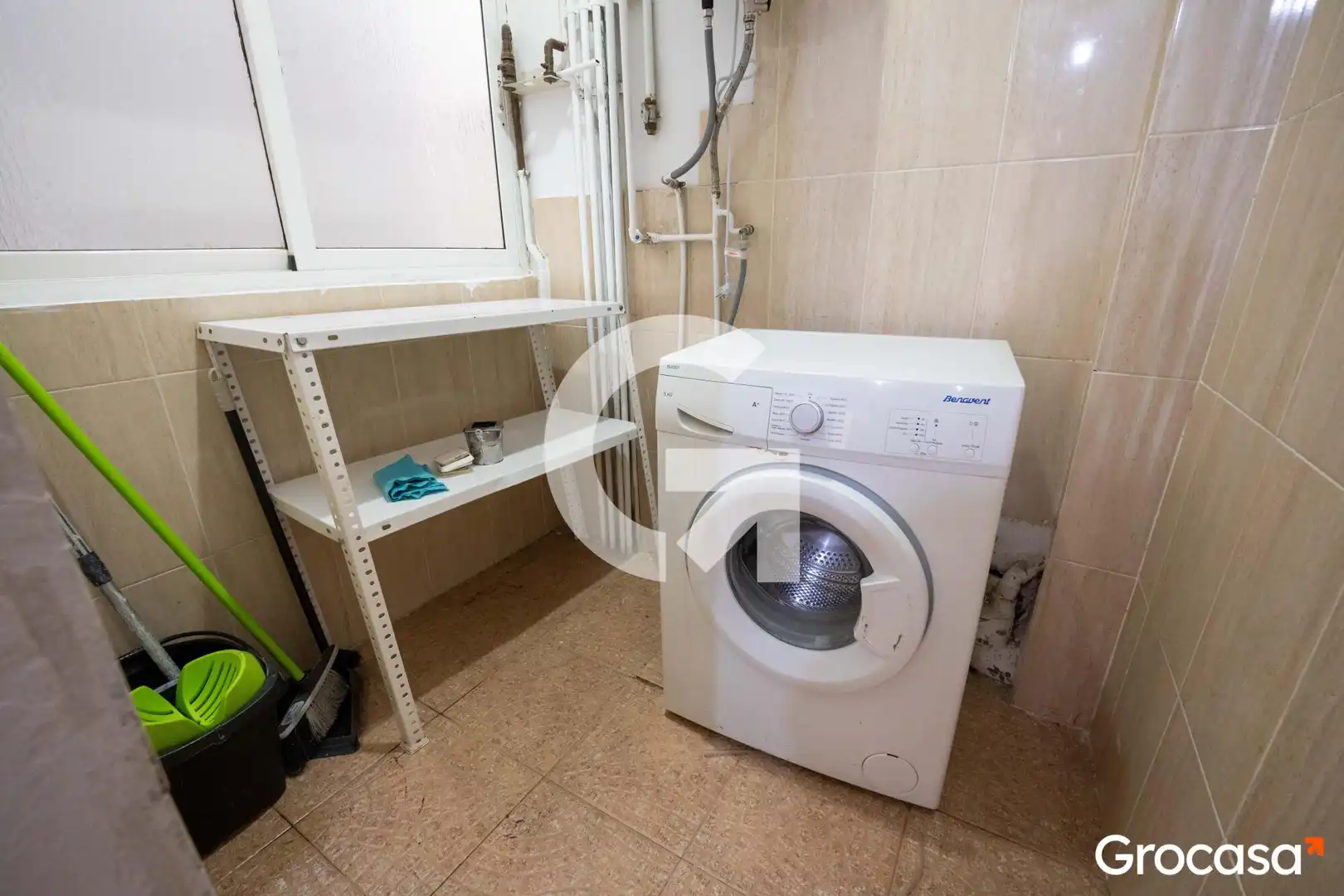 Bathroom of Flat for sale in Mataró  with Air Conditioner, Oven and TV