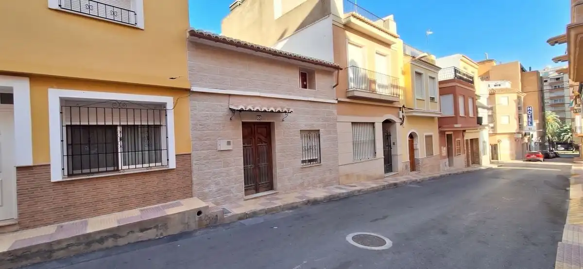 House with terrace for sale in Carrer del Tir
