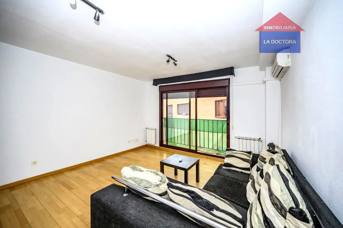 Sala de estar de Piso en venta en Las Ventas de Retamosa con Piscina comunitaria
