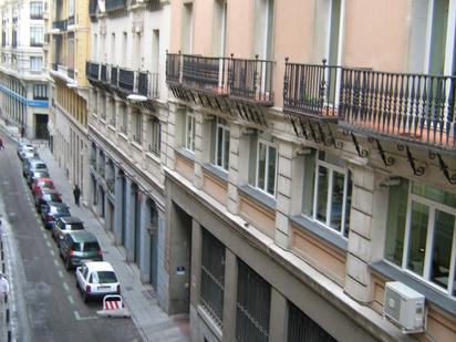 Außenansicht von Wohnung miete in  Madrid Capital mit Heizung, Privatgarten und Möbliert