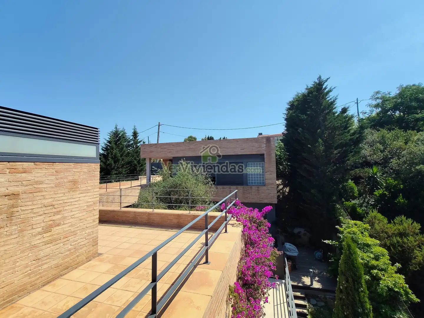 Vista exterior de Casa o xalet en venda en Sant Cugat del Vallès amb Aire condicionat, Calefacció i Jardí privat
