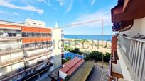 Vista exterior de Pis en venda en Arenys de Mar amb Aire condicionat i Balcó
