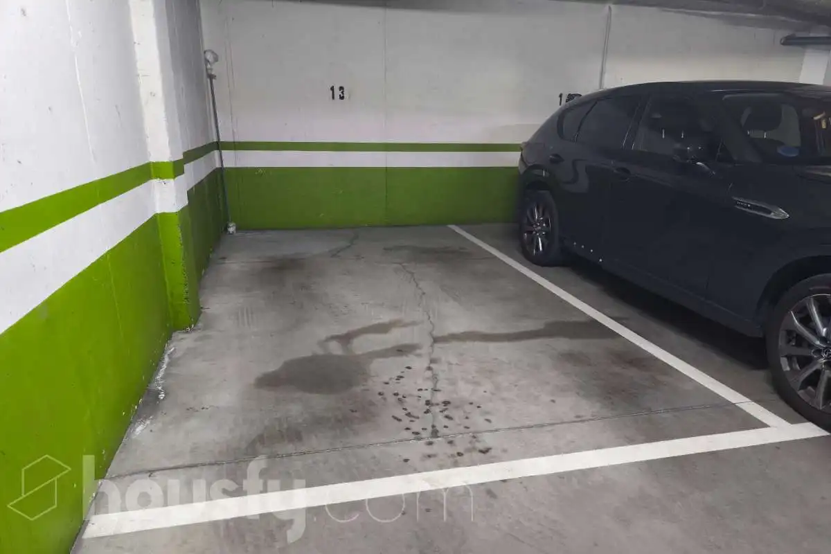 Parking de Piso de alquiler en Madrid con Aire acondicionado, Calefacción y Terraza
