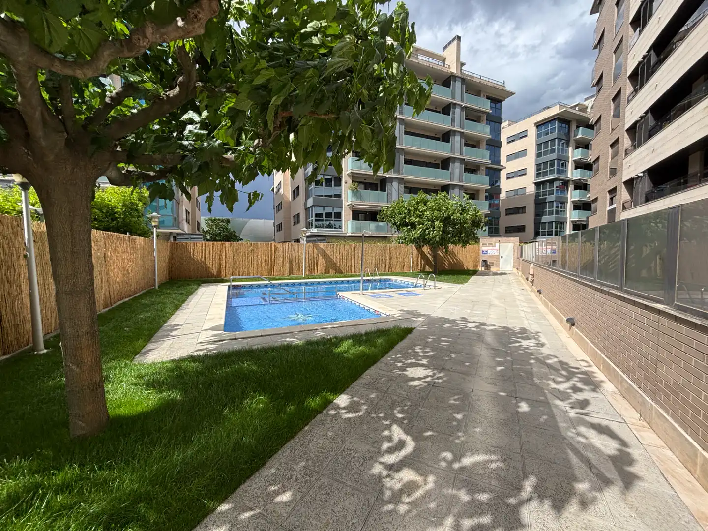 Piscina de Piso en venta en Lleida con Aire acondicionado, Calefacción y Parquet