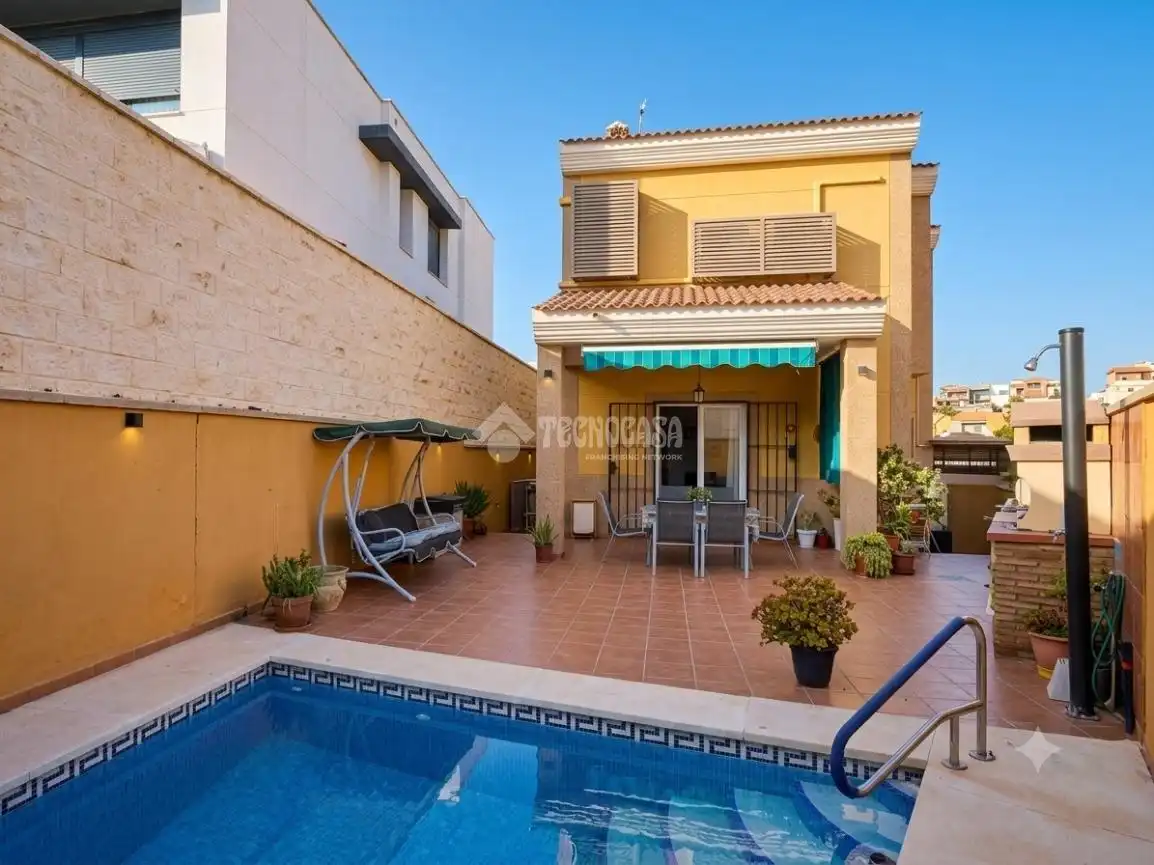 Vista exterior de Casa o xalet en venda en Málaga
