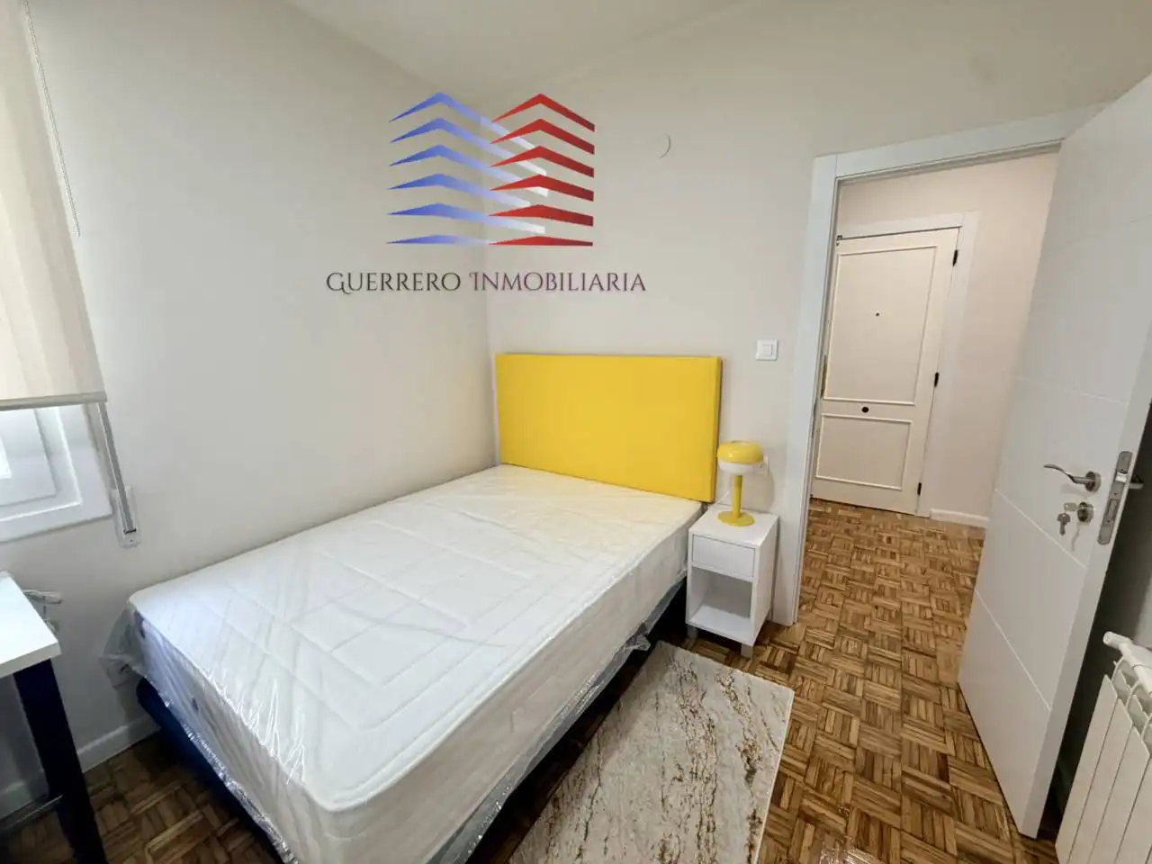 Schlafzimmer von Wohnung zur Miete in Ourense Capital  mit Heizung, Parkett und Möbliert