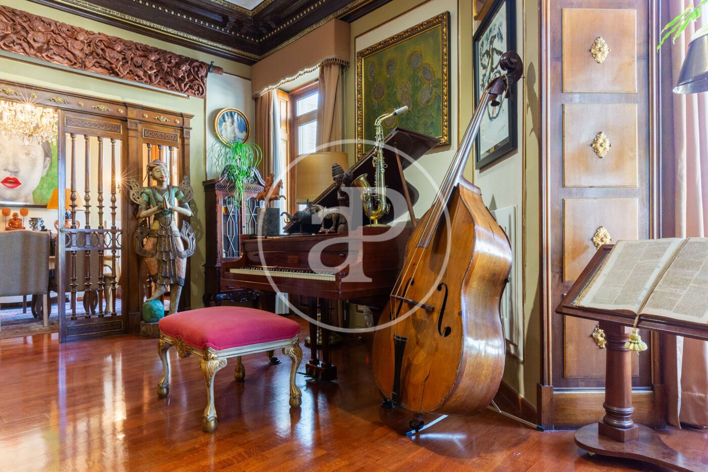 Flat for sale in  Valencia Capital  with Air Conditioner, Heating and Storage room