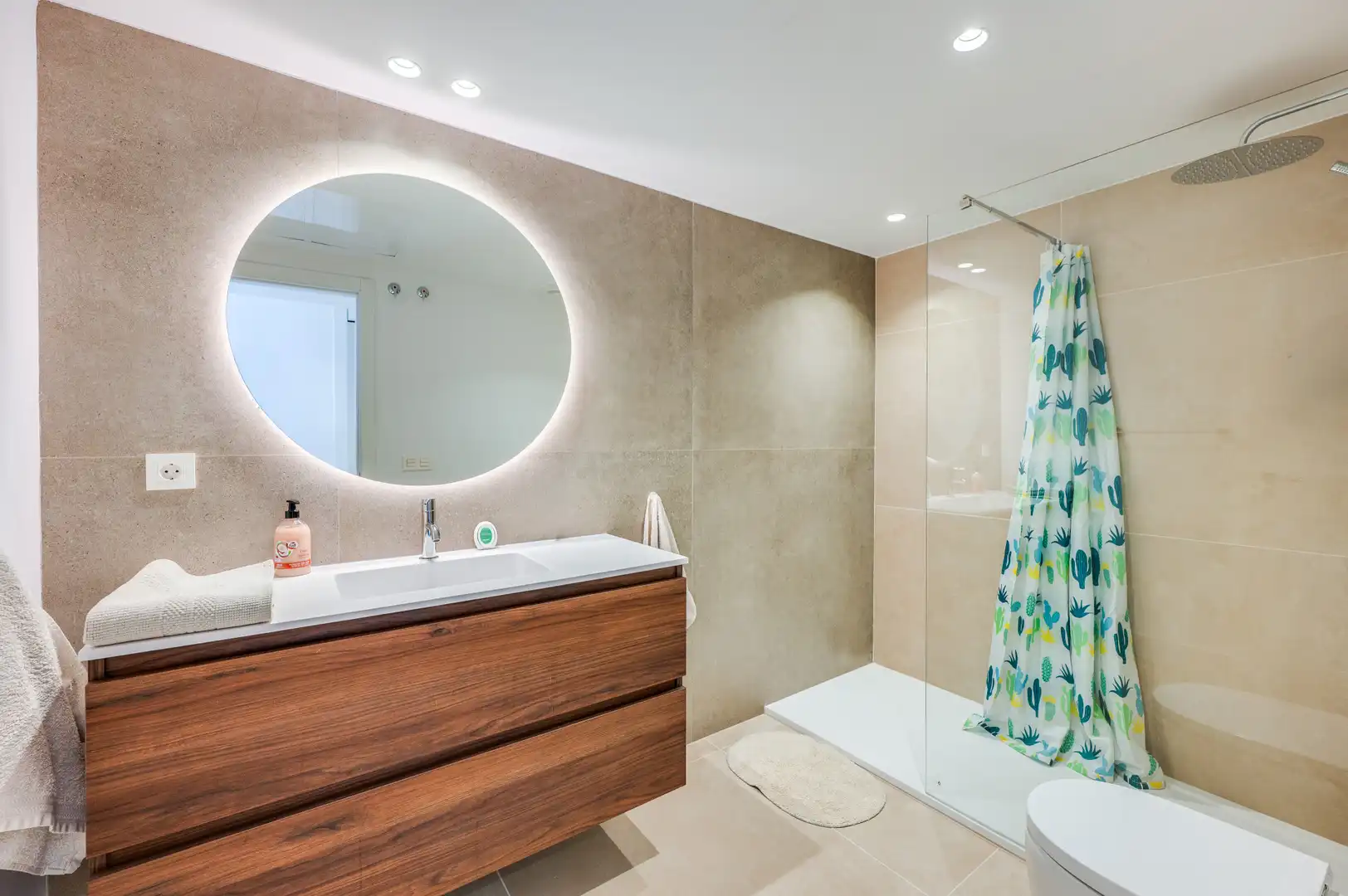Bathroom of Attic for rent in Marbella  with Air Conditioner, Terrace and Swimming Pool