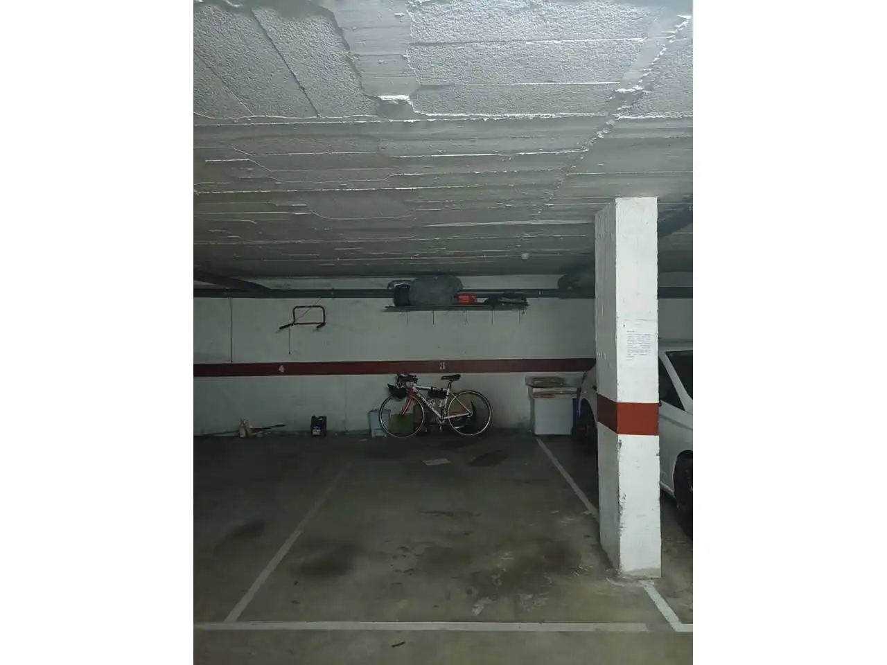 Parking de Dúplex en venta en Olot con Calefacción, Terraza y Balcón