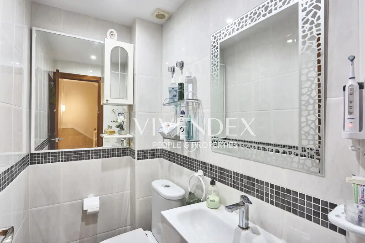 Baño de Casa adosada en venta en Viladecans con Calefacción, Jardín privado y Terraza