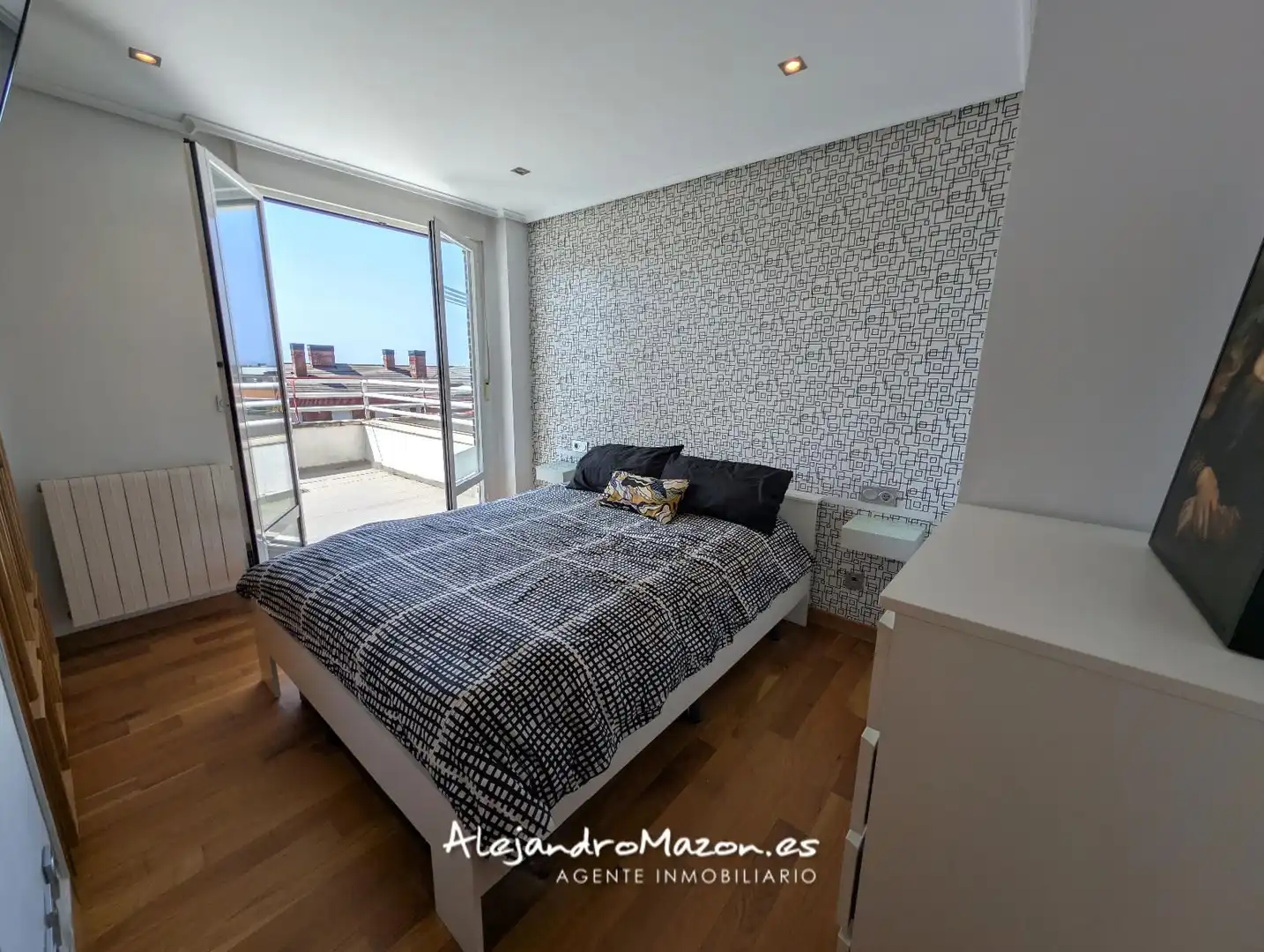 Habitación de Ático en venta en Castro-Urdiales con Calefacción, Parquet y Terraza