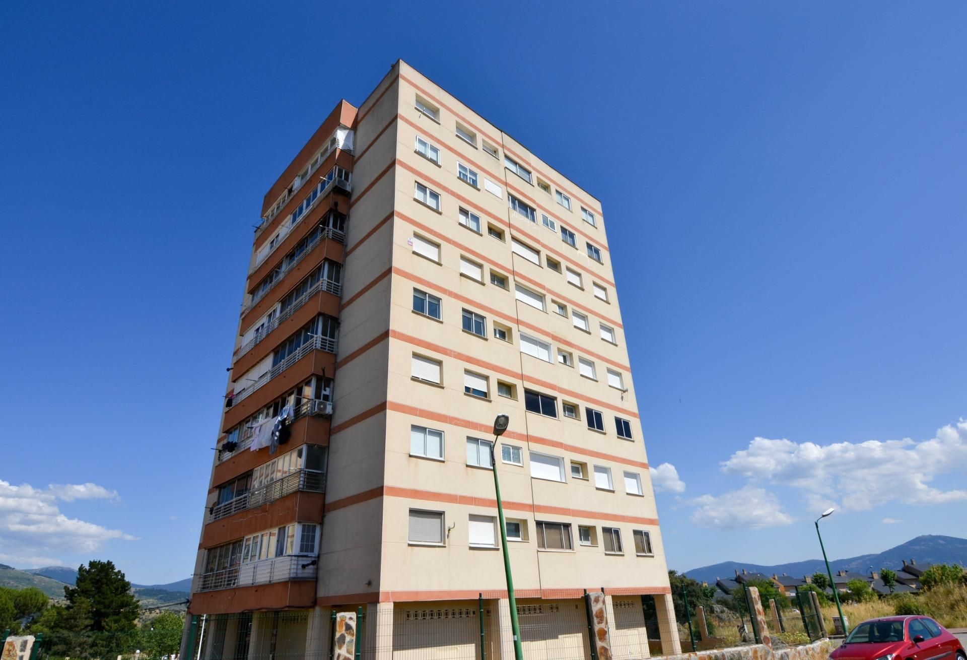 Vista exterior de Pis en venda en El Espinar amb Terrassa