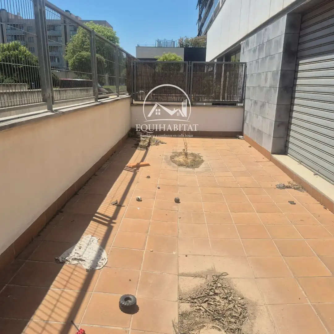 Local comercial en venta en AVD PRAT DE LA RIVA, imagen 4