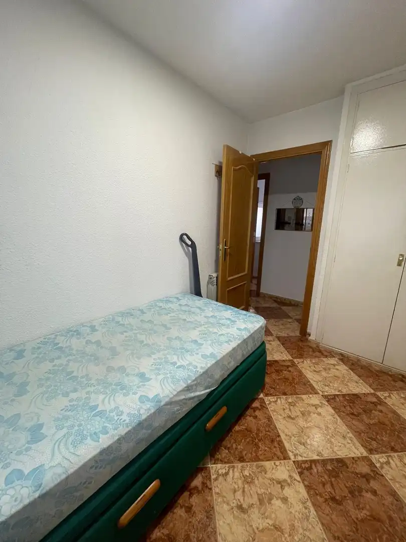 Schlafzimmer von Wohnung zur Miete in Fuenlabrada mit Klimaanlage, Heizung und Parkett