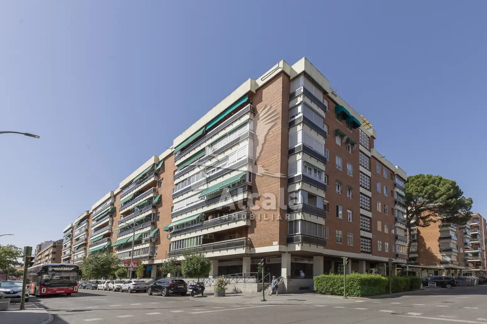 Vista exterior de Pis en venda en Alcalá de Henares amb Aire condicionat, Calefacció i Parquet