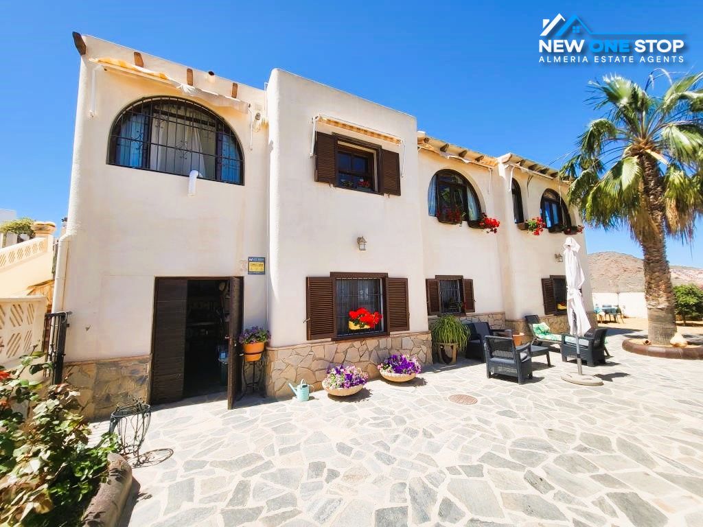 Vista exterior de Casa o xalet en venda en Mojácar amb Aire condicionat, Calefacció i Jardí privat