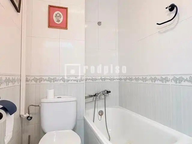 Bany de Edifici en venda en Madrid
