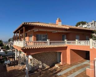 Vista exterior de Casa o xalet en venda en Calafell amb Aire condicionat, Jardí privat i Terrassa