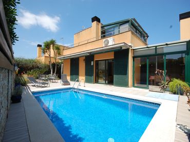 Casa con piscina en venta en Riells