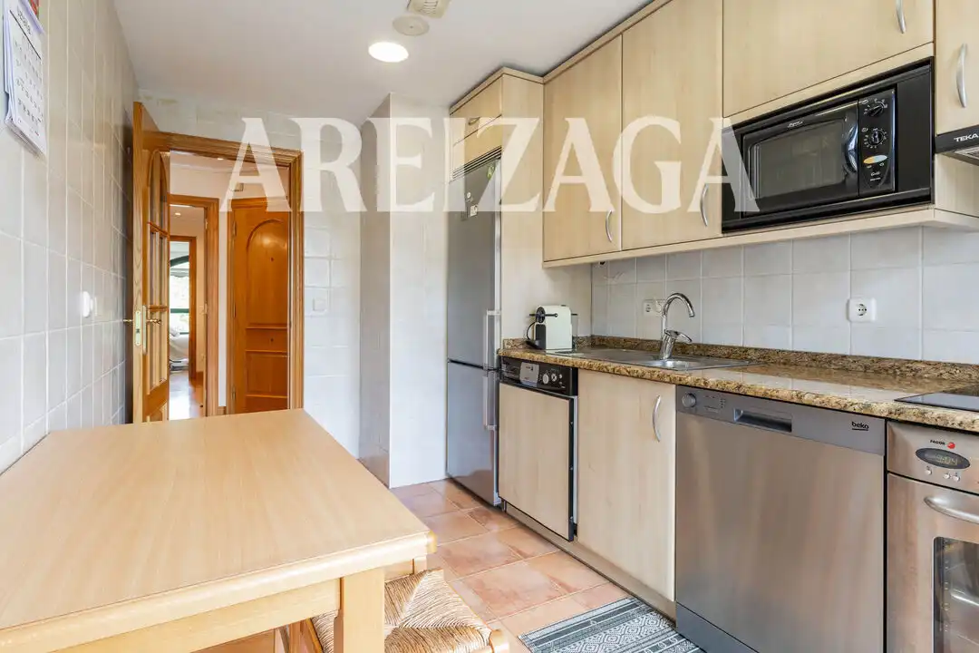 Cuina de Pis en venda en Donostia - San Sebastián  amb Aire condicionat, Calefacció i Terrassa