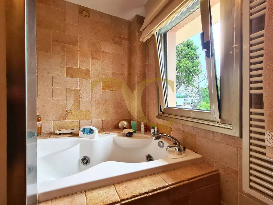 Bany de Casa o xalet en venda en Gijón  amb Calefacció, Jardí privat i Terrassa