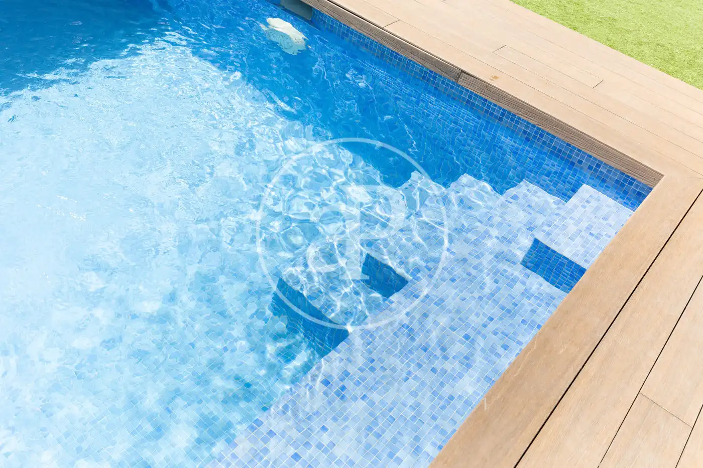 Piscina de Casa adosada en venda en Sabadell amb Aire condicionat, Calefacció i Terrassa