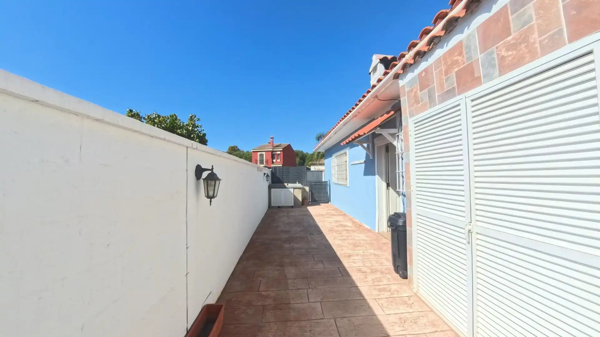 Vista exterior de Casa o xalet en venda en El Puerto de Santa María amb Aire condicionat, Jardí privat i Traster